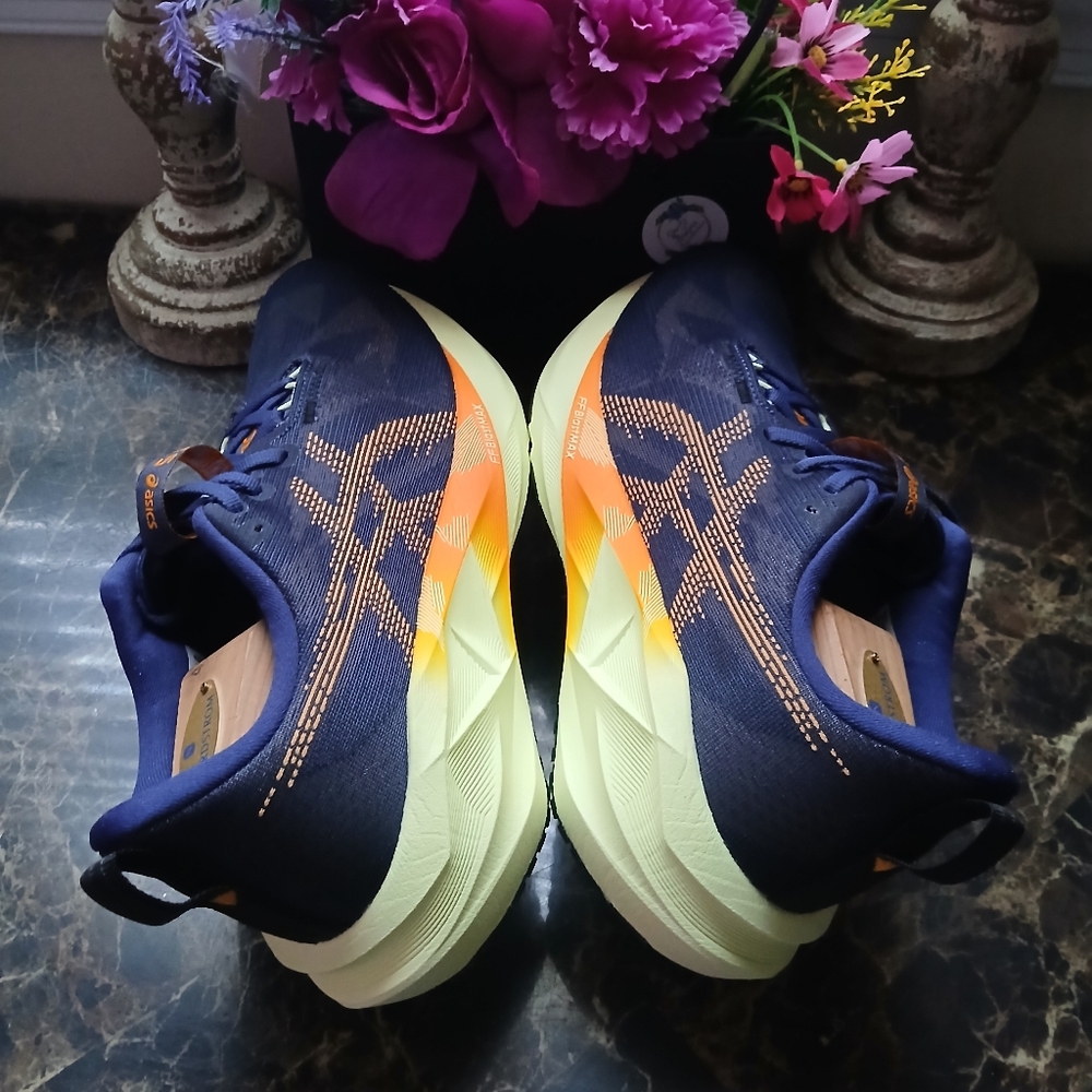 Asics Nova Blast 5 Comfort/Athletic Medical Field Shoes Size 9.5 Men/11 Women - Picture 9 of 13